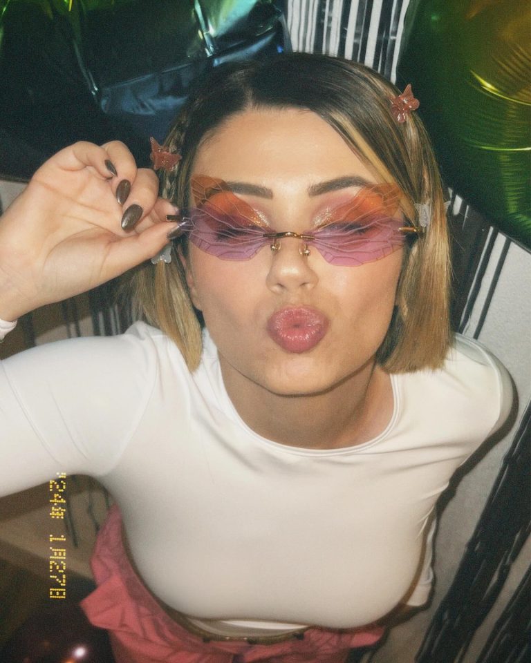 The Glasses That Stole the Spotlight