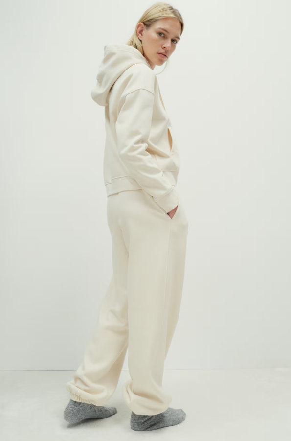 matching tracksuit street styl